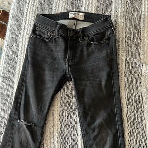 Distressed supper skinny Abercrombie kids jeans. Size 9/10